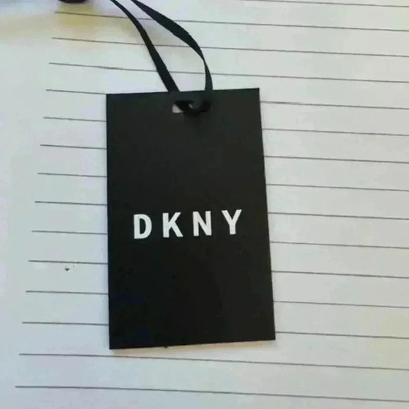 DKNY Wallet on a Chain - Picture 8 of 8